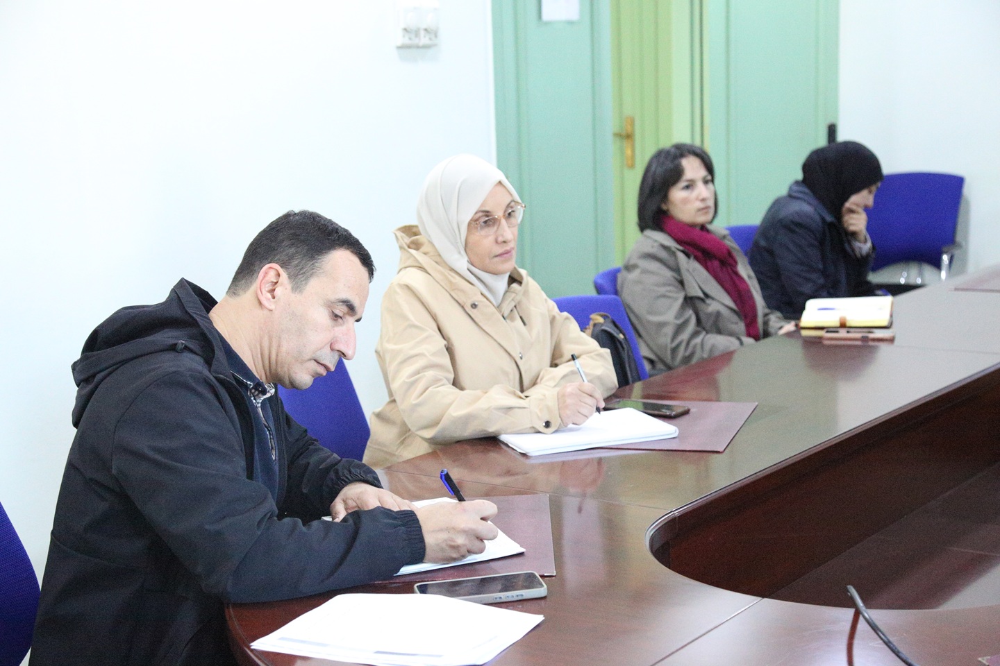 Institutional support for disadvantaged people: results from a field study