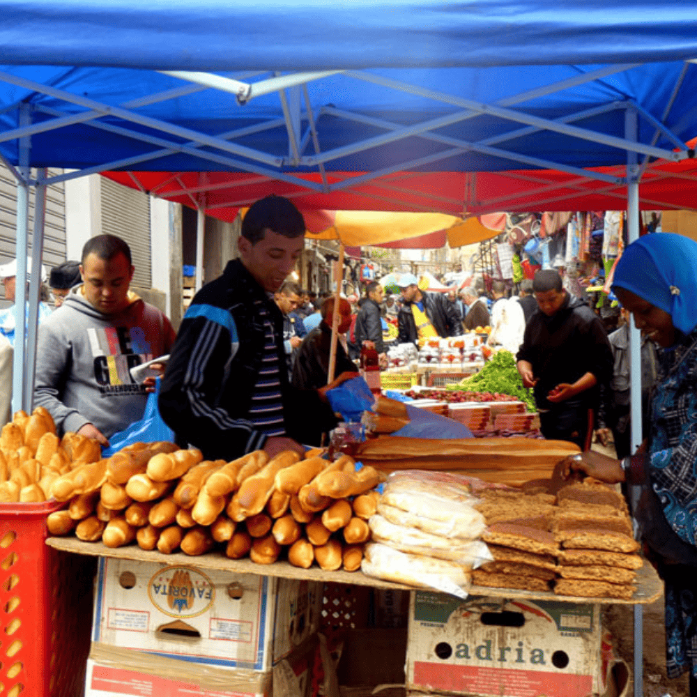 Forms of Communication and the Structure of Traditional Commercial Spaces: A Field Study of Weekly Markets in Relizane